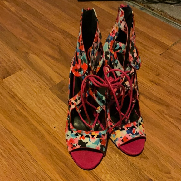 Beautiful Multi Color Size 7 Ladies High Heel Shoes - Picture 1 of 5